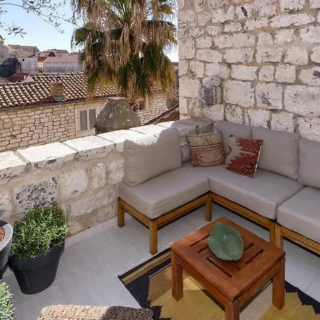 Luxury Bifora Apartment